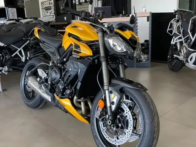 TRIUMPH STREET TRIPLE RS ABS