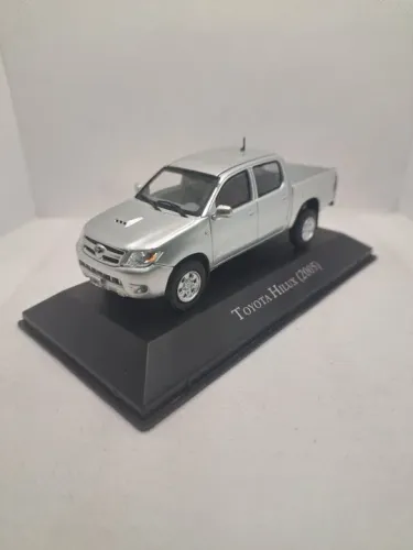 Miniatura Toyota Hilux 2005 - Escala 1/43 - Marca Ixo