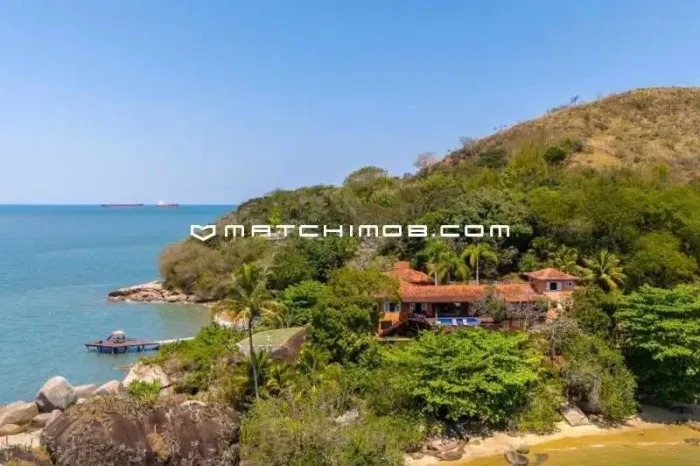 Casa à venda no Condomínio Itaoca - Angra