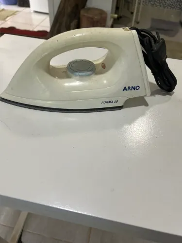 Ferro de passar roupa Arno
