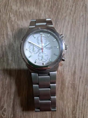 Relógio Akium Chronograph - Elegância e Precisão
