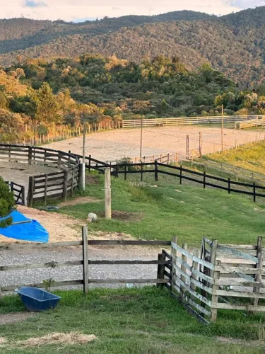 Sítio/ cabanha/ haras em rancho queimado