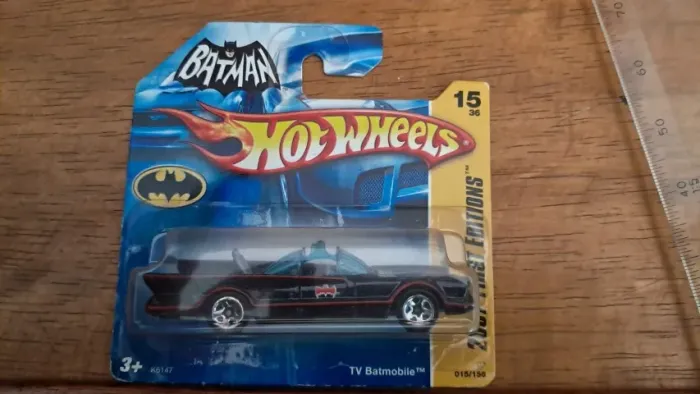 Carro HotWheels Batman Batmobile