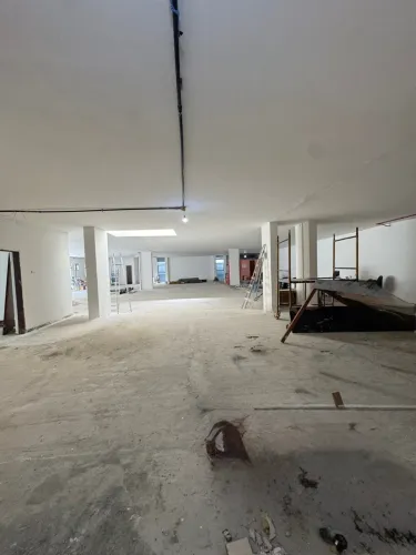 Espaço comercial com 480m2, na esquina da Magalhães Berata!