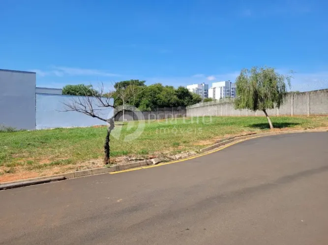 Oportunidade de Lote à Venda no Condomínio Olívio Franceschini 307m²