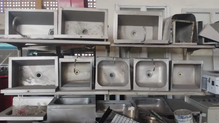 Pias de aço inox 304. Preços variados. Usadas. Tel/Zap *. 