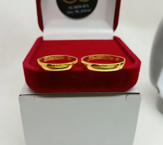 Par de Alianças Em Prata banhado a Ouro fino 