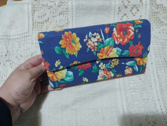 Bolsa de mão floral azul