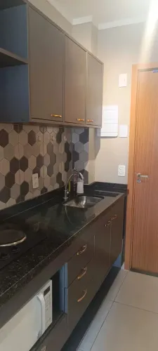 Excelente studio, totalmente mobiliado.