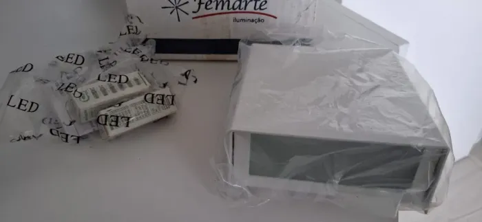 2 Arandelas Brancas de Parede Quadrado - NOVO
