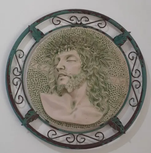 Quadro Decorativo em Metal e Cerâmica com Jesus Cristo