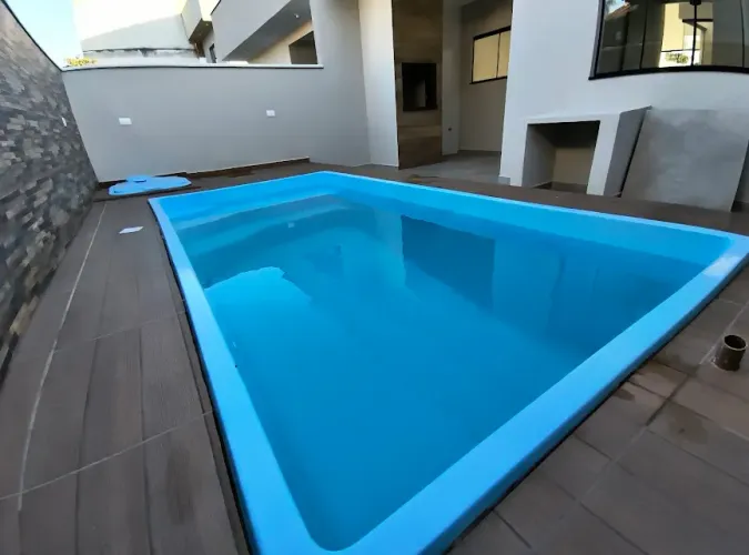 Casa com piscina a venda em Itapoá SC