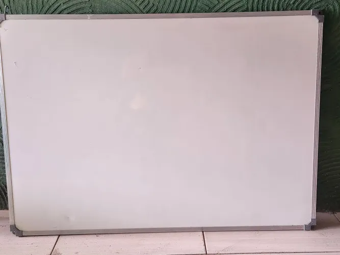 Quadro branco bom para uso diário 1,00 x 71