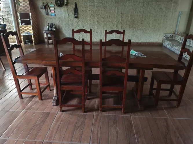 Vende se mesa de madeira