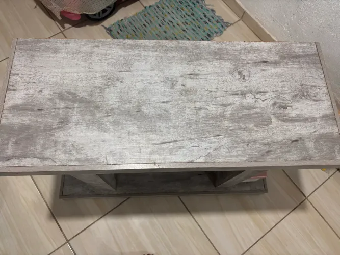 Raque de sala com rodinhas 