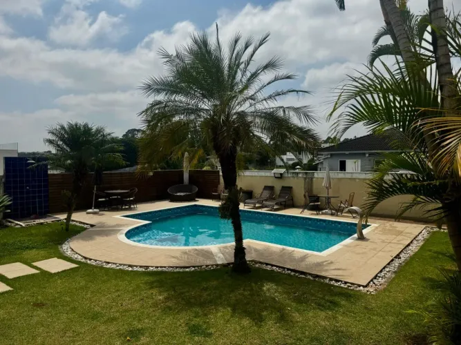 Casa à venda no condomínio São Paulo II - Granja Viana