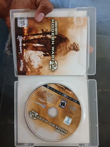 Jogo de ps3 original (call of duty modern warfare 2) com manual
