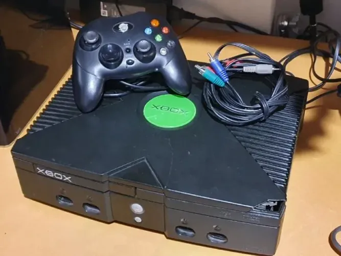 Vendo Xbox clássico com hd de 1TB + Cabo vídeo componente + Controle - Confira!