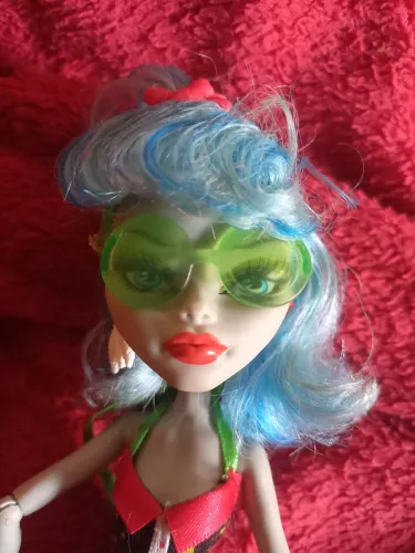 Vendo monster high ghoulia skyll shores usada