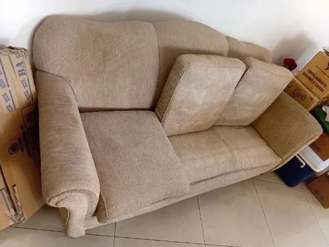 Sofa e Poltrona antiga em bom estado