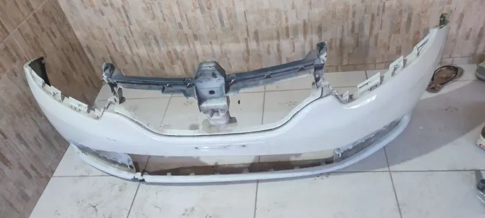 Para-choque dianteiro Sandero
