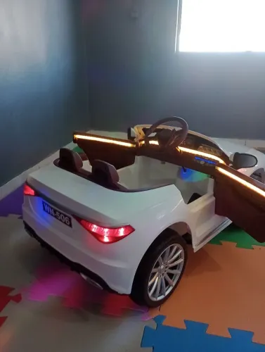 Carro elétrico infantil novo com controle diferenciado