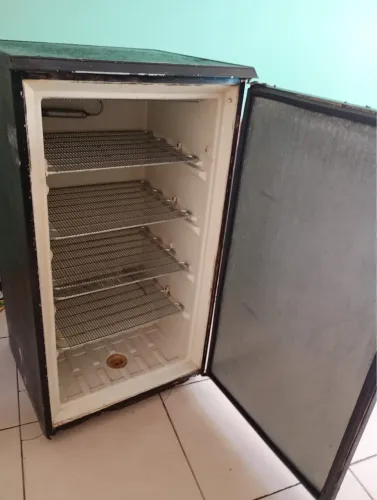 Freezer vertical 180L