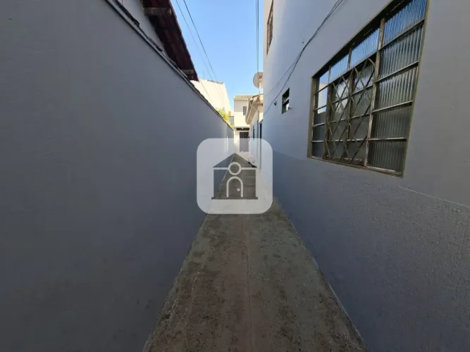 Casa para locação no bairro Jardim Palmeiras