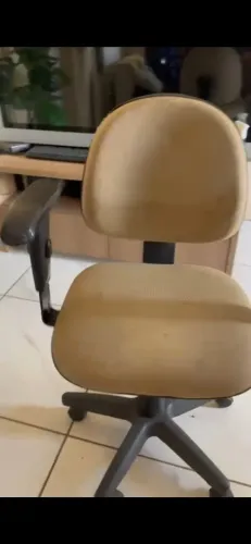 Cadeira giratória para escritório, regula aitura , tenho 3 ,ideal para seu home office ou