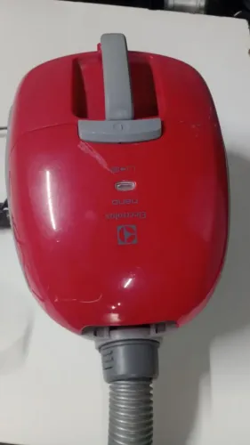 Aspirador de pó Electrolux Nano 220V - Funcionando