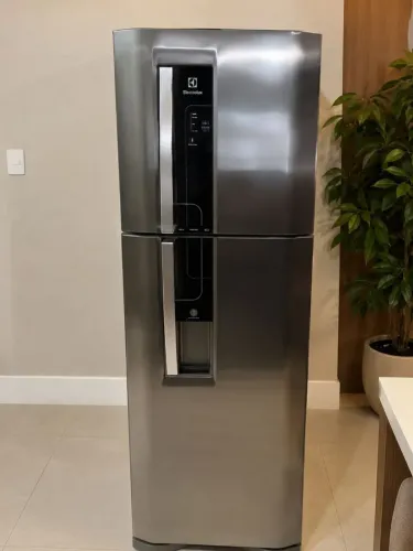 Vendo geladeira bem conservada para vim buscar