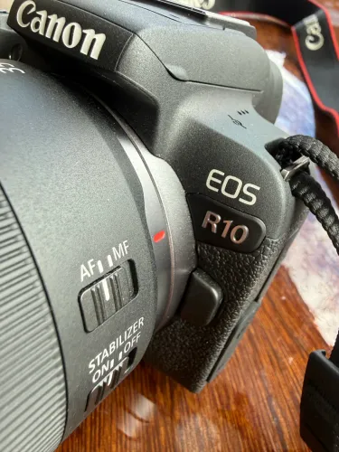 Canon R10 + Lente 35mm f/ 1.8 + Microfone Rode Wireless GO II (Completo para Criadores)