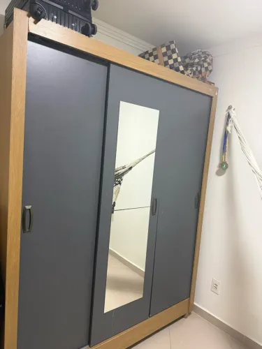 Guarda roupa semi novo