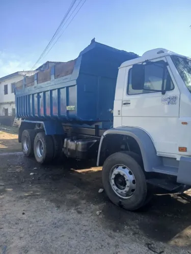 Caminhão caçamba VW 26310 Titan traçado ano 2003