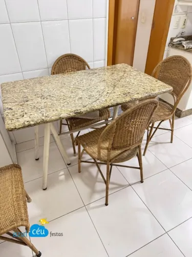 Mesa de Cozinha em Granito Natural com Pés de Ferro - Excelente Estado
