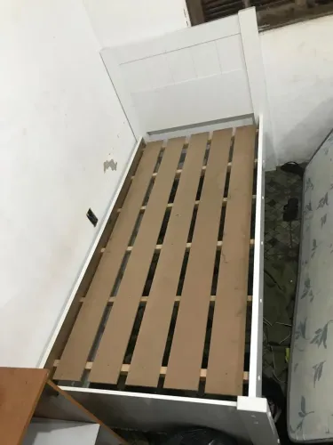 Cama de solteiro semi nova 