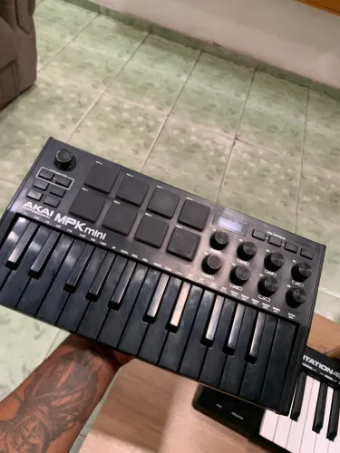 Teclado midi akai mpk mini