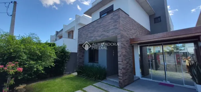 Casa individual com 4 dormitórios sendo 1 suíte a venda no Marinas do Campeche, Florianópo