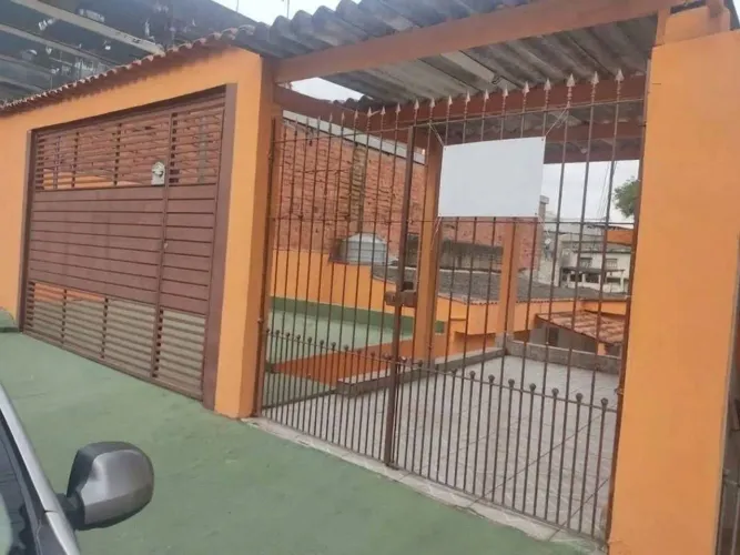 Casa - 3 edificações em terreno de 250 m² - Sobrado 90m² / Térrea 50m² / Quarto 16m²