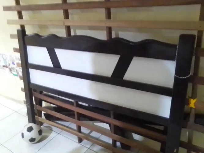 Cama casal de madeira 
