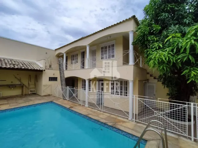 Casa de Alto Padrão em São Francisco | 3 Suítes, Piscina e Sauna