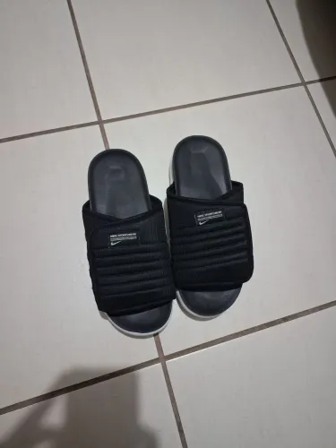 Chinelo Nike assuna (sem cadarço)