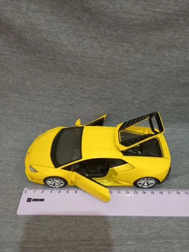 Carro colecionável Lamborghini huracan 1:24