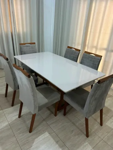 Mesa de jantar com 06 cadeiras 