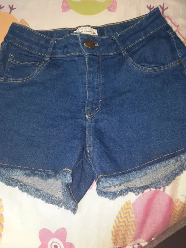 Vende-se Short Jeans tamanho 9-10 anos