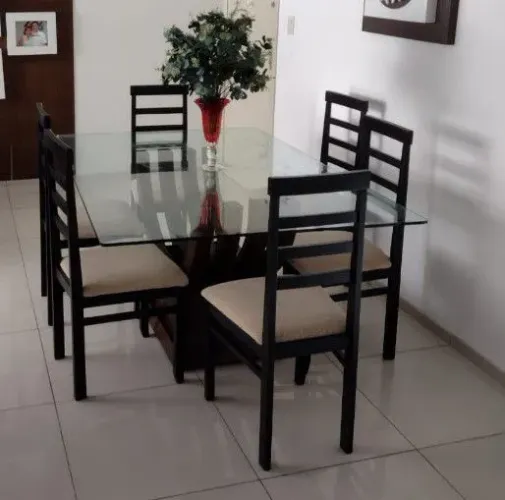Mesa de jantar retangular com 6 cadeiras