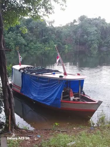 Vendo este barco em perfeitas condições