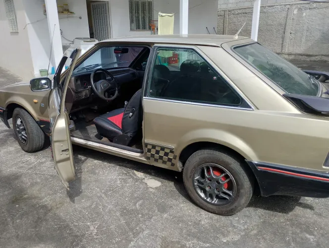 Ford Escort GL 1.6i / 1.6 (álcool) 1988