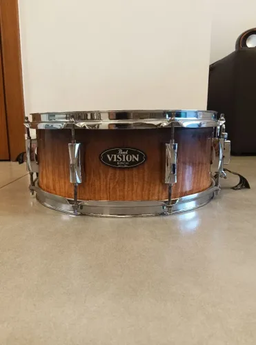 ## Caixa de bateria Pearl Vision Birch 14x5,5, totalmente funcional, ótimas condições!!