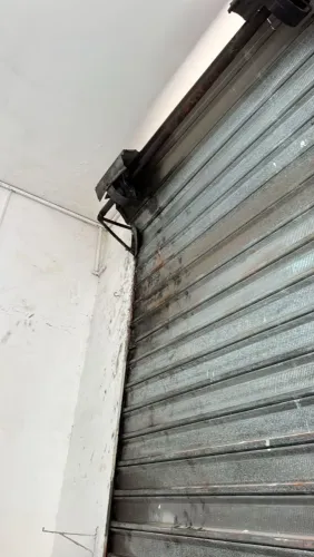 Conserto de porta de enrolar a domicílio 